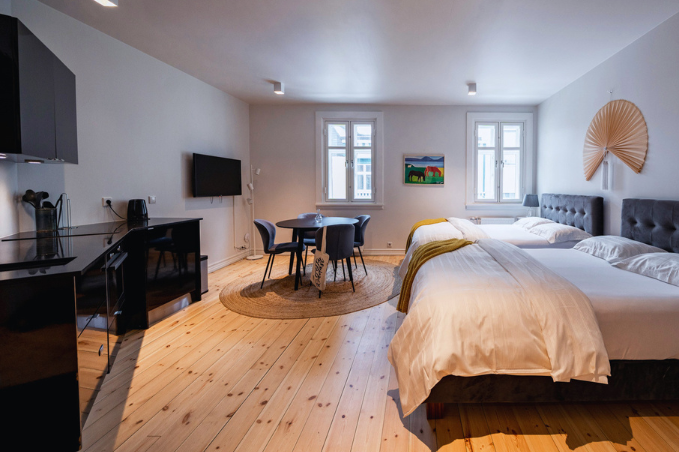 Spacious family apartment at Þingholt Apartments in Reykjavík with beds, dining area and kitchenette.
