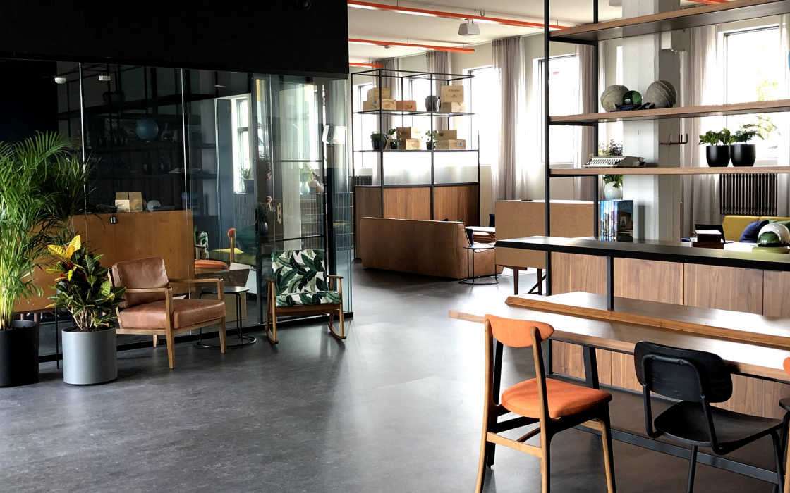 Grandi lobby lounge I