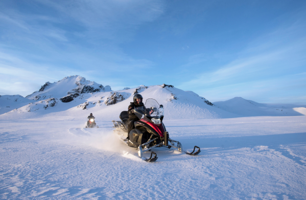 Snowmobile tour